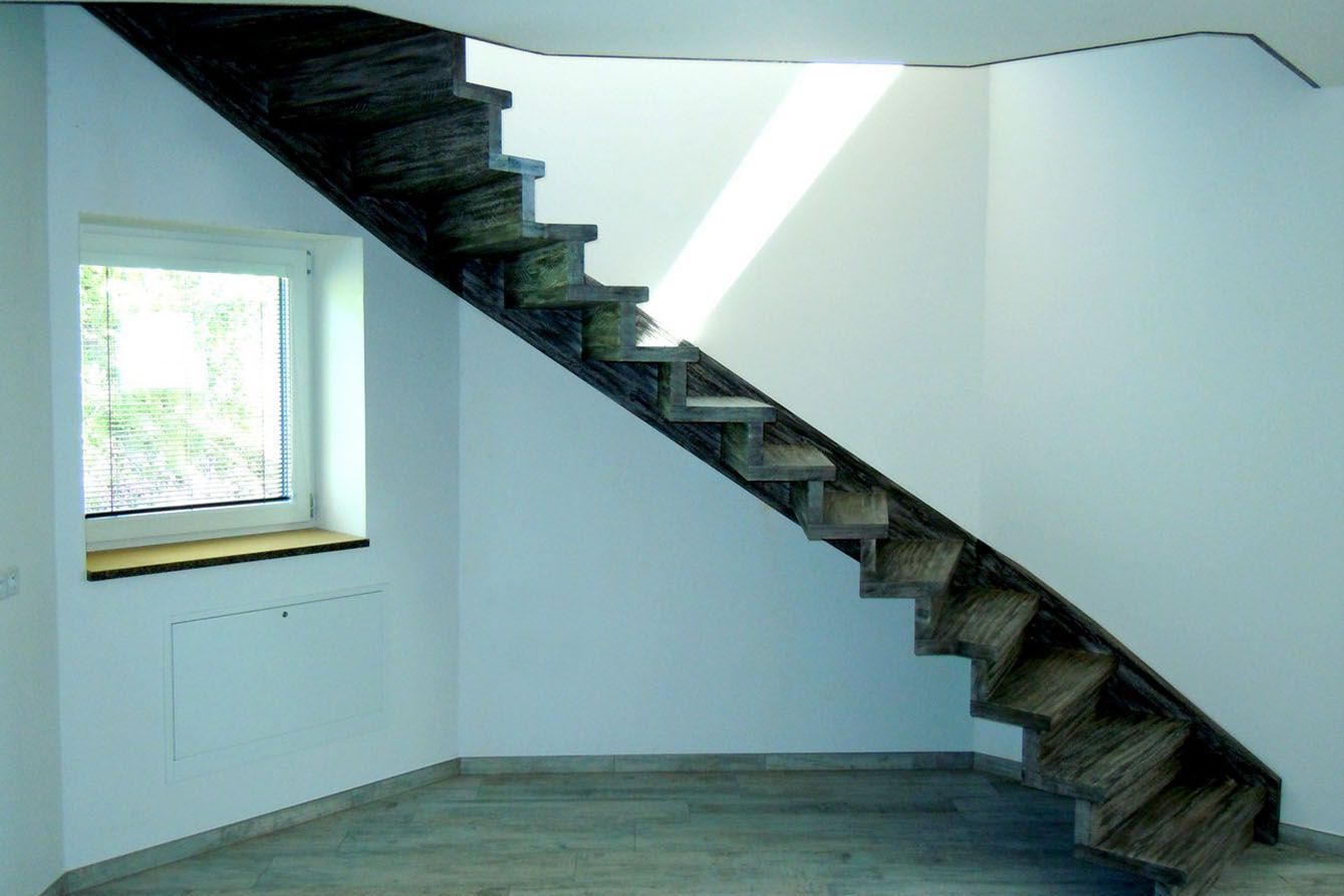 Celodřěvěné schodiště