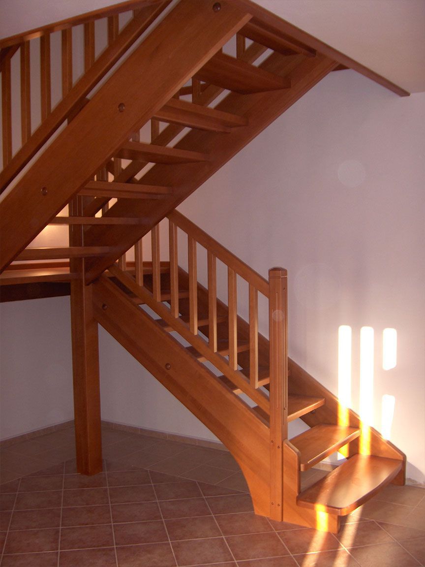 Celodřěvěné schodiště
